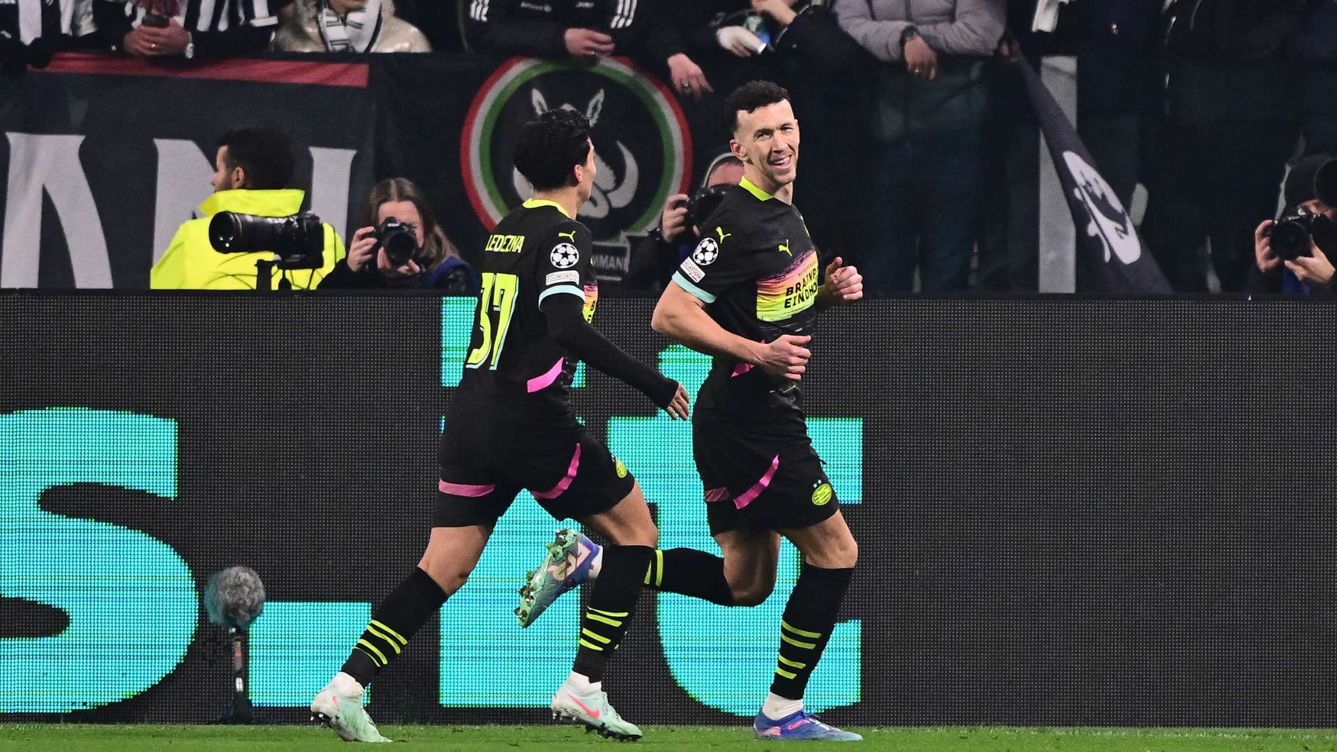 西甲第17輪皇家馬德裏2-0塞爾塔 阿森西奧巴斯克斯相互傳射.