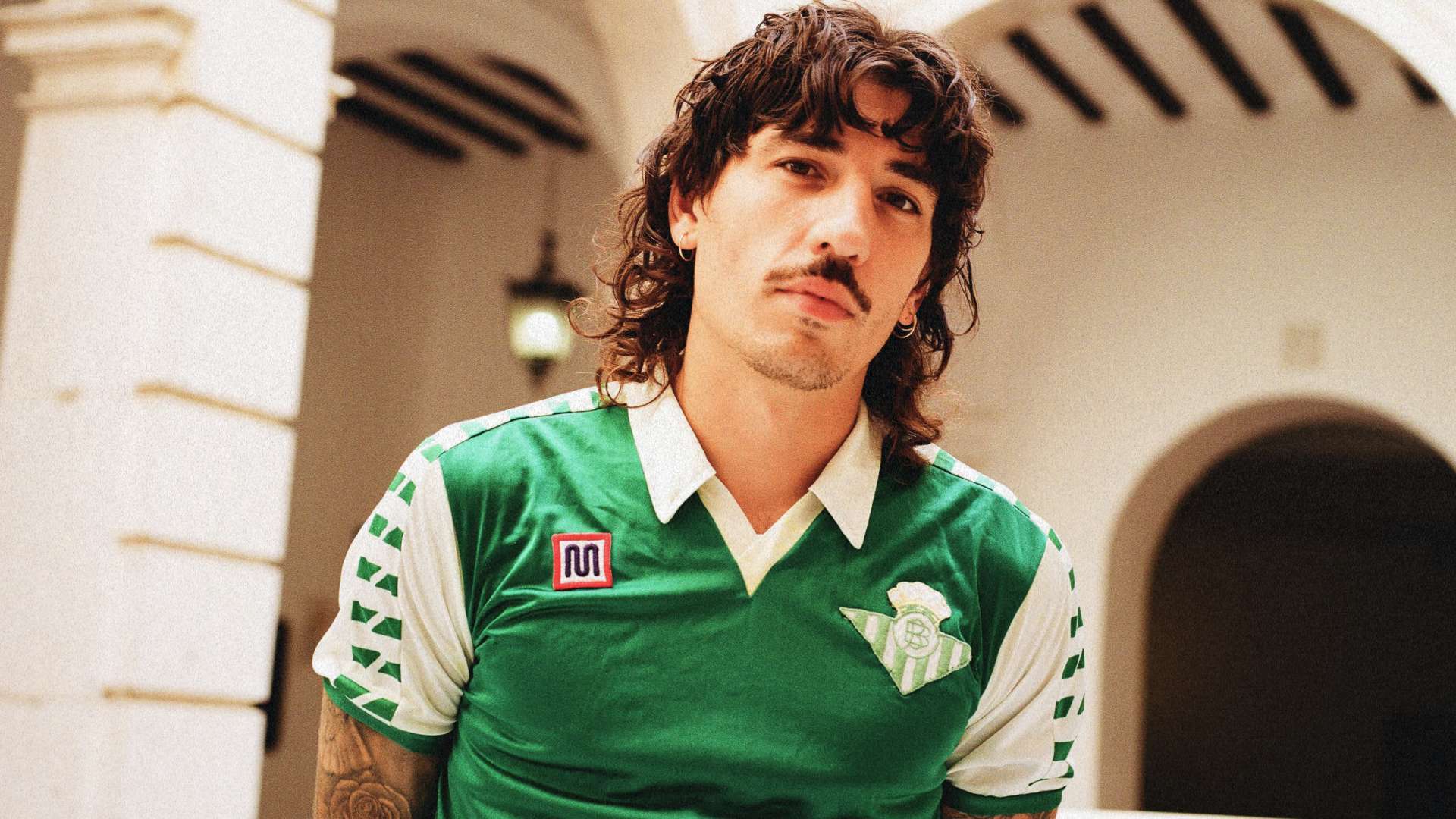 安東尼對曼聯名宿表達觀點的回應及其影響.