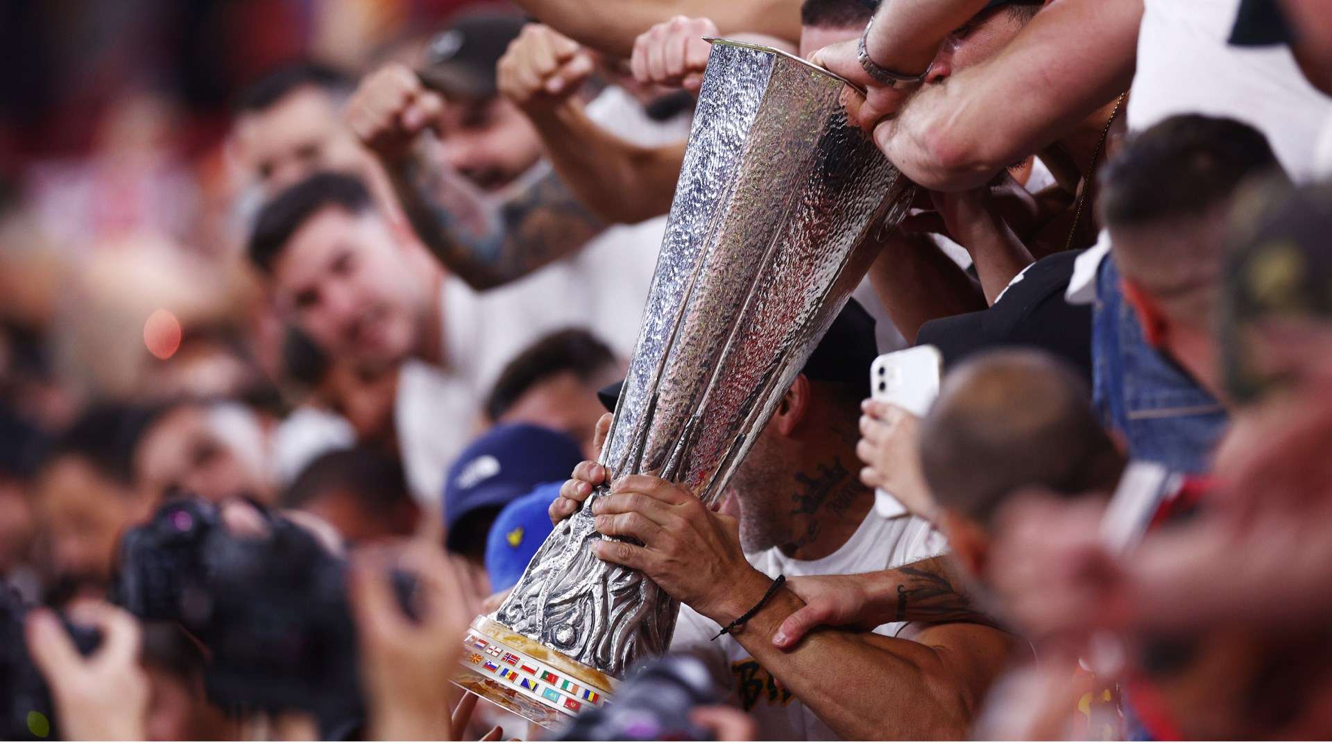 友誼賽利雅得全明星4-5巴黎聖日耳曼 梅西閃電破門 C羅首秀半場兩球！梅羅對決最終回 上演進球盛宴！.