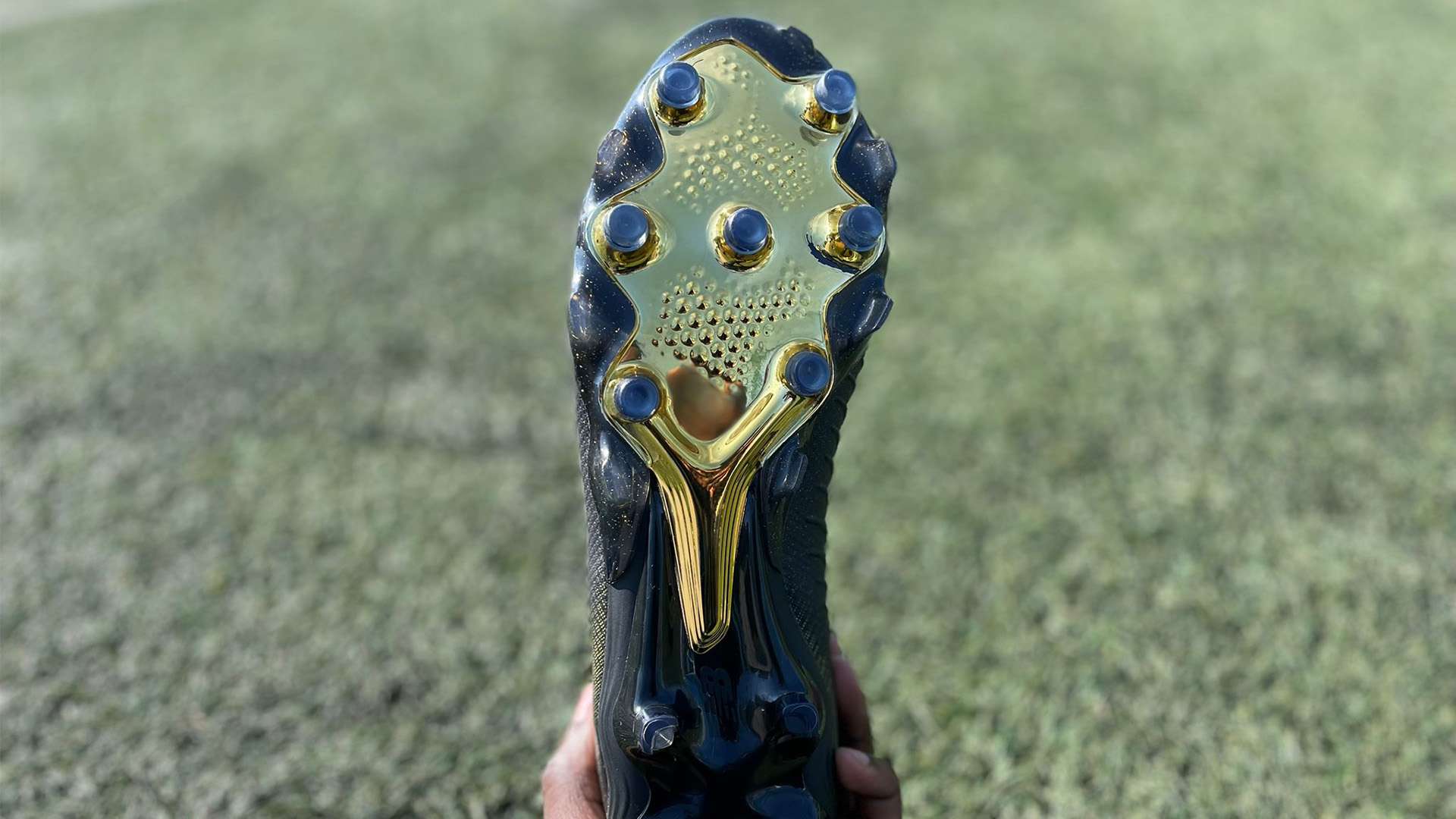 內維爾贊美曼聯：梅努出征像曼城球員！.