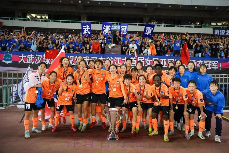 中国国家女子足球队黄队抵达日本静冈 以赛代练做好国家队人才储备